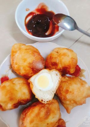Hình của món Bánh mì bọc trứng cút chiên giòn.