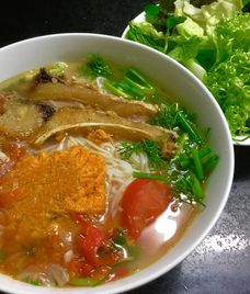 trứng cá nấu chua