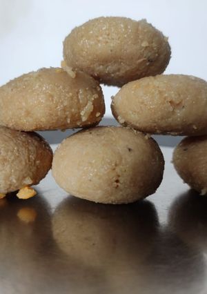 દૂધના દાણે દાર પેંડા(milk no dane dar penda in Gujarati) રેસીપી મુખ્ય ફોટો