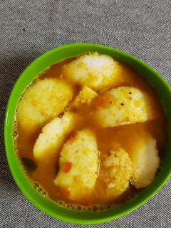 A picture of Idli sambar.