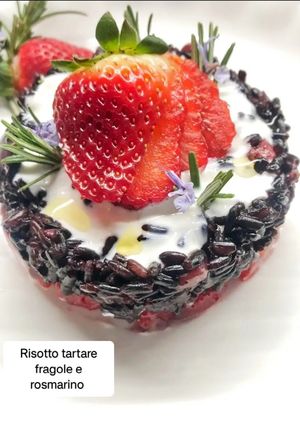 Foto di “Risotto tartare” di fragole al rosmarino