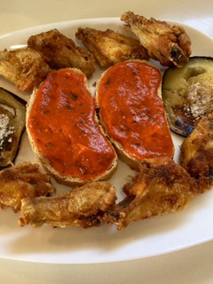 Foto principal de Ajvar con alitas de pollo