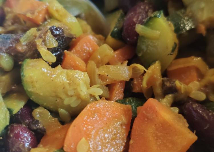 🌺 Curry de légumes fondants et fruits secs - Faye Douffet