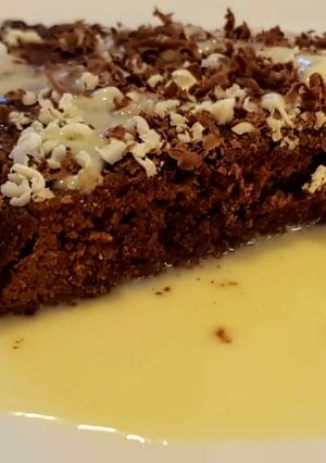 Una foto de Brownie con nueces y chocolates