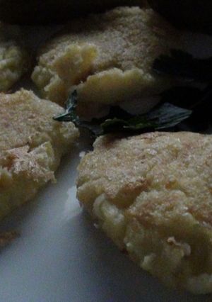 Sajtos krumplipürélepény recept fotója