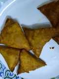 Qeemay k fried samosay