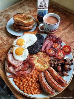 A picture of English Breakfast.