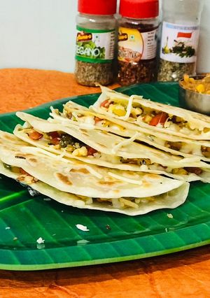 ચીઝ કેસેડિયા (Cheese Quesadilla Recipe In Gujarati) રેસીપી મુખ્ય ફોટો