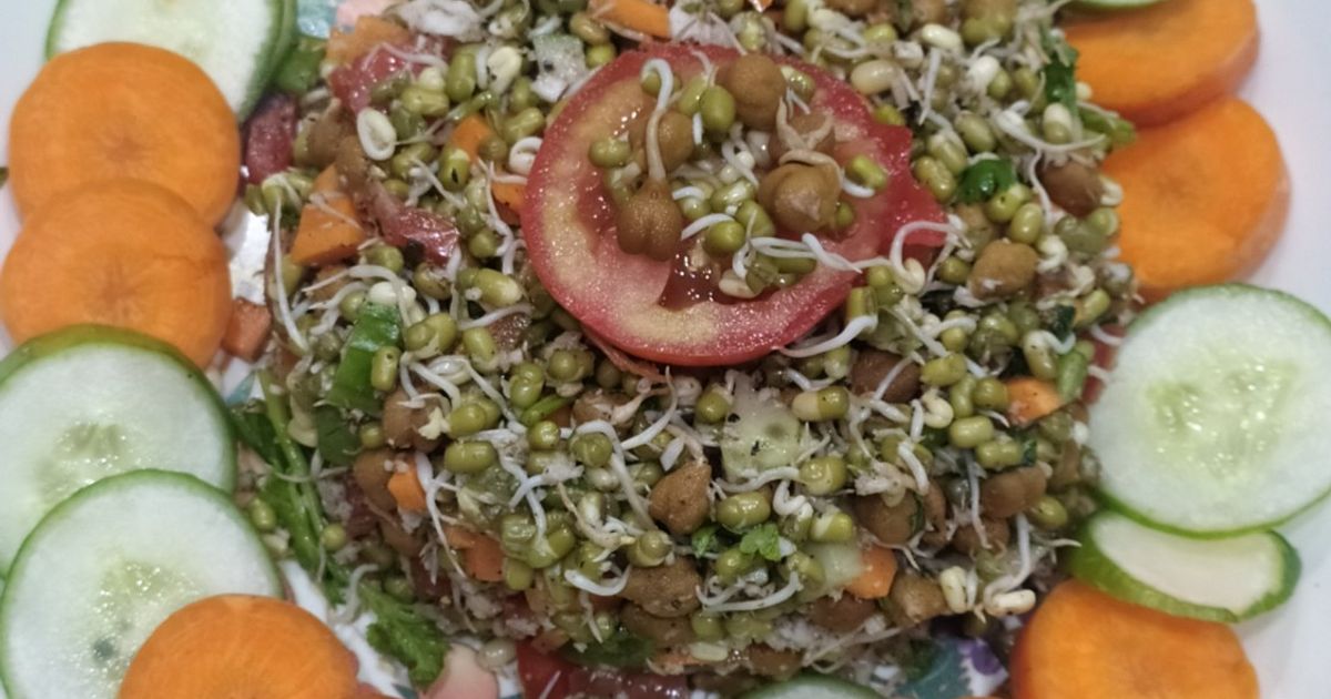 Sprout Salad Recipe by pinal Patel - Cookpad