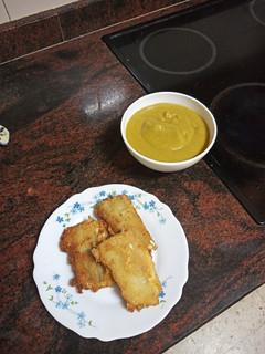 Una foto de Crema de acelgas / Pencas de acelgas fritas con jamón y queso