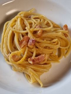 Una foto de Espaguetis a la carbonara