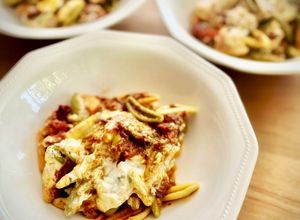 Una foto de Casarecce con burrata ahumada y tomates cherry confitados