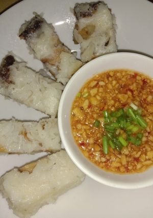 รูปของ ขนมหัวผักกาดใส่เห็ดหอมนึ่ง (Steamed Radish Cake with Shiitake Mushrooms)