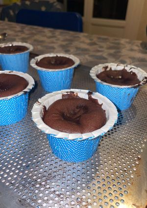 Une photo de Coulant au chocolat ultra coulant et facile. Avec un cœur coulant chocolat blanc