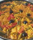 Paella de pollo y verduras