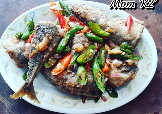 IKAN CRISPY SAMBAL BAWANG MOM 'K2'