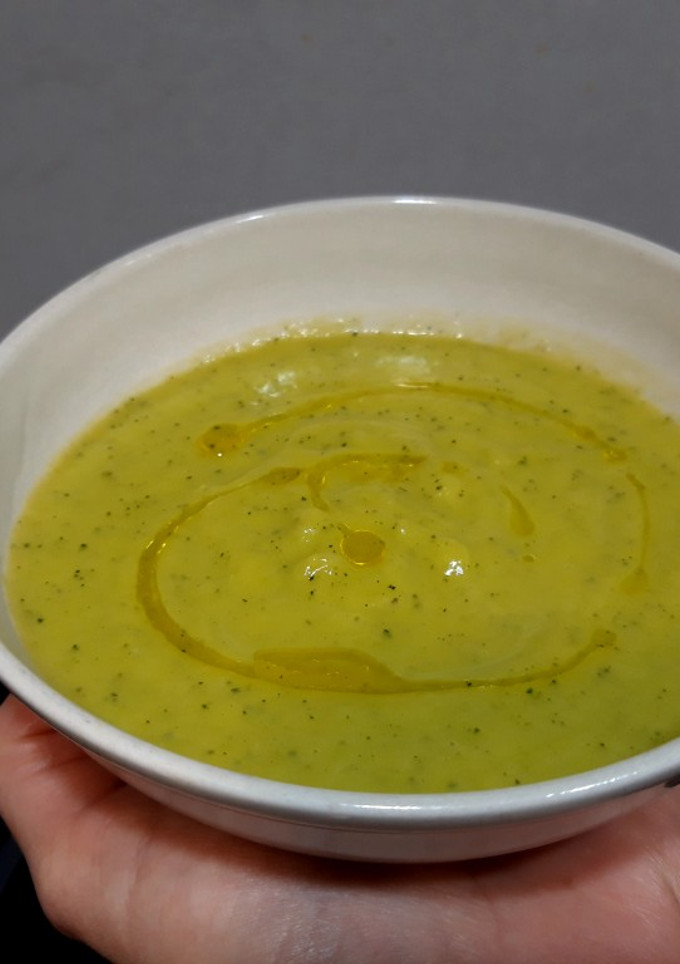 Una foto de Crema de calabacín, puerro y boniato