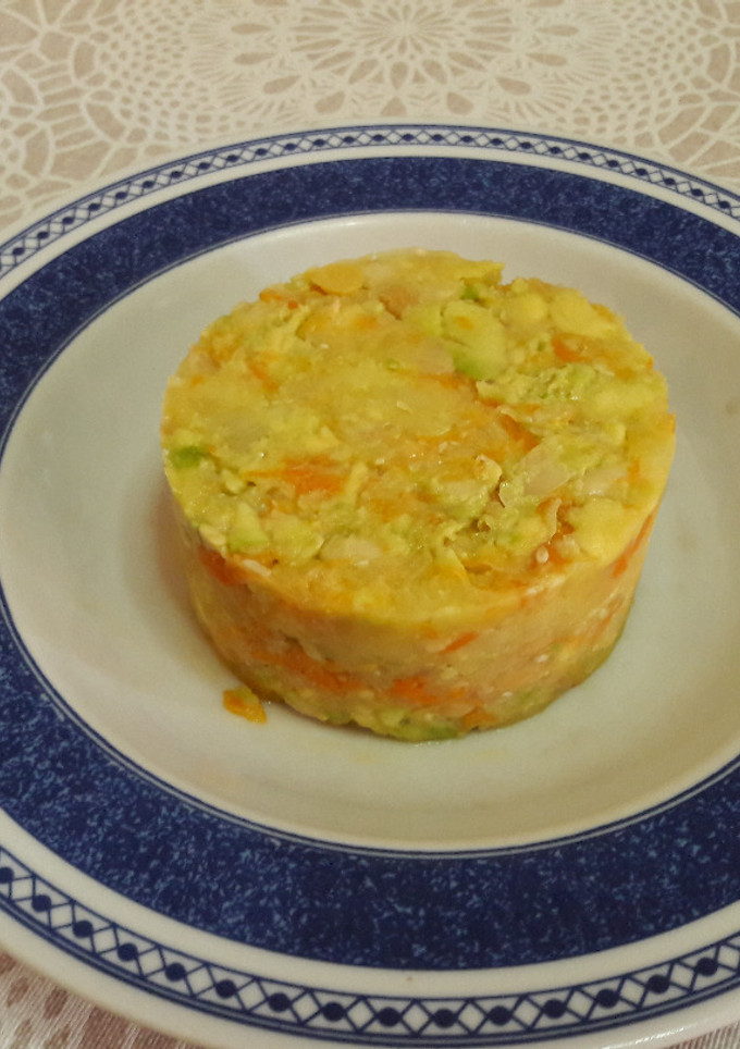 Una foto de 🇷🇺 Ensaladilla "rusa" de aguacate vegana