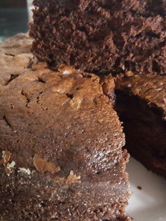 Una foto de Torta húmeda de chocolate