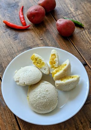A picture of Red potato stuffed idlis.