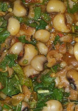A picture of Porridge beans in beef stock.