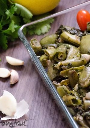 A picture of Green_fava_beans_in_oil.
