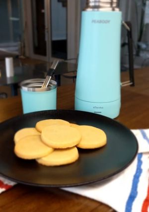 Una foto de Galletitas con masa sablee en batidora de mesa Peabody