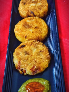 स्टफ आलू टिक्की (Stuff aloo tikki recipe in Hindi) रेसिपी मुख्य फोटो