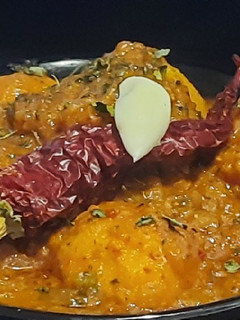 લસણીયા બટાકા (Lasaniya Bataka Recipe In Gujarati) રેસીપી મુખ્ય ફોટો