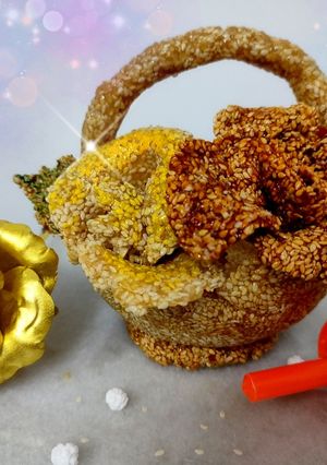 संक्रांत स्पेशल तिळाची फुलदाणी (Tilachi Fuldani Recipe In Marathi) रेसिपी चे मुख्य फोटो 