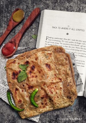 A picture of Mint paratha.