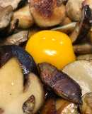 Boletus edulis con yema de huevo