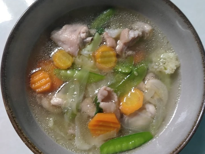 Langkah Gampang Menyiapkan Resep Sup ayam yang Lezat Sekali Anti Ribet, Lezat