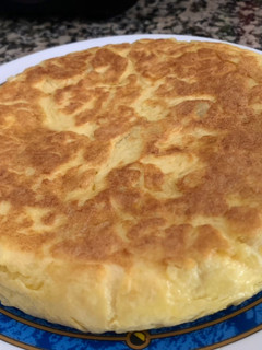 Una foto de Tortilla de patatas con cebolla