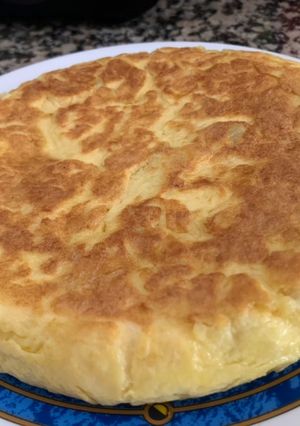 Una foto de Tortilla de patatas con cebolla