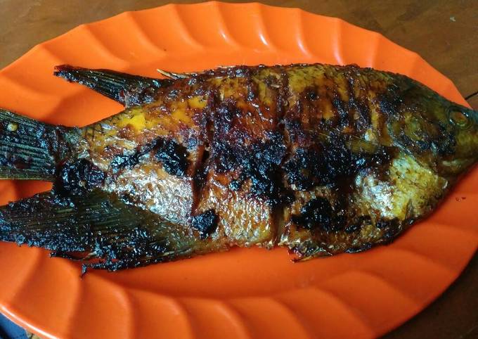 Langkah Mudah untuk Menyiapkan Gurame Bakar spesial 🐠🐡🐟🍴, Lezat