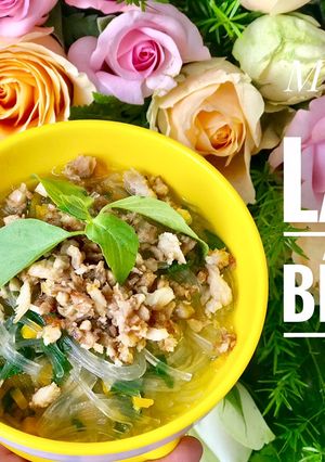 Hình của món Ăn dặm- miếng gà lá é bí đỏ.