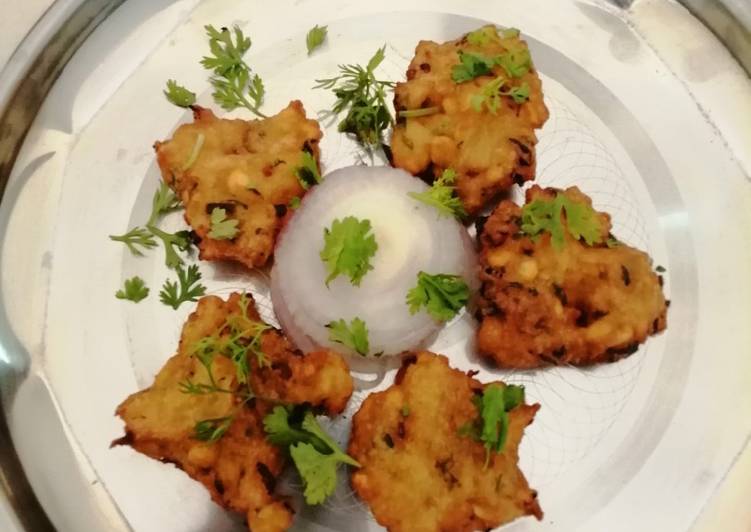 How to Make Any-night-of-the-week Colacasia Vada