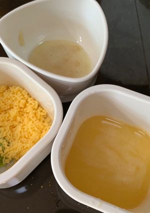 รูปของ #เมนูลูกรักอะโวคาโดไข่แดงราดนมแม่ของหวานเป็นกล้วยน้ำว้าบดน้ำแอปเปิ้ล