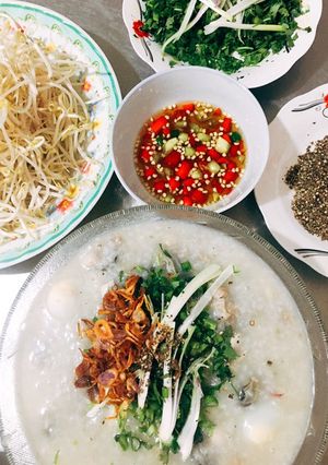 Hình của món Cháo Hàu Hải Sản.