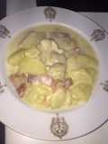 Patatas con nata, pollo y panceta ahumada
