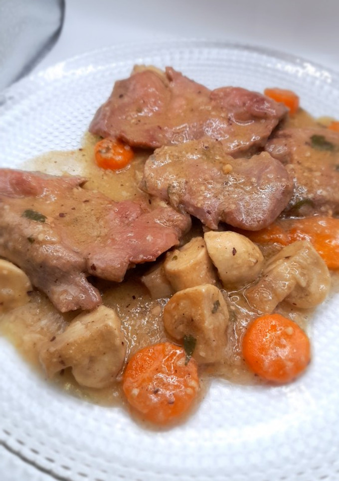 Una foto de Fricasé de pavo con champiñones