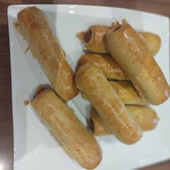 A picture of Mini sausage rolls.