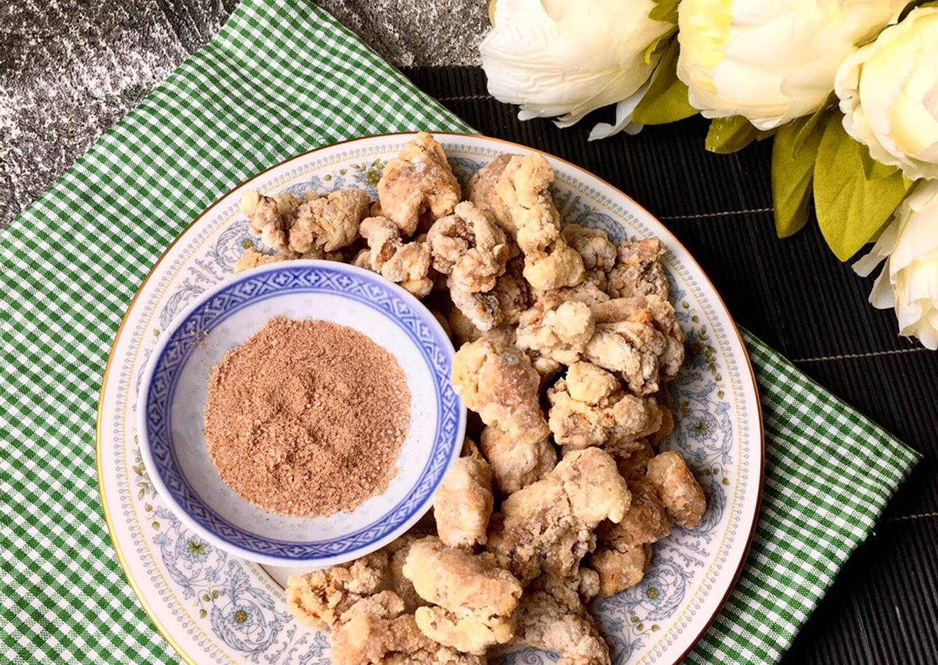 Ngohiong ayam goreng