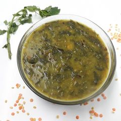 A picture of Bathua saag daal.