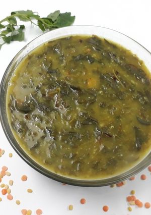 A picture of Bathua saag daal.