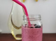 Una foto de smoothie moras