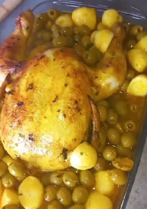 Une photo de Poulet aux olives et pommes de terre