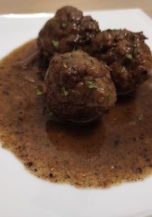 Una foto de Albóndigas en salsa de vino tinto