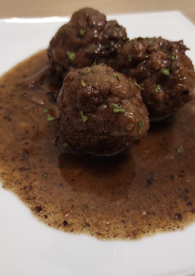 Una foto de Albóndigas en salsa de vino tinto